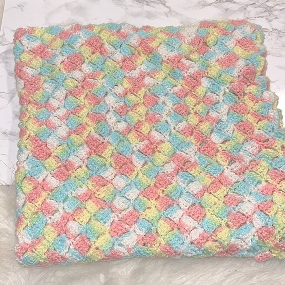 Small handmade crochet baby blanket vintage - Picture 1 of 3